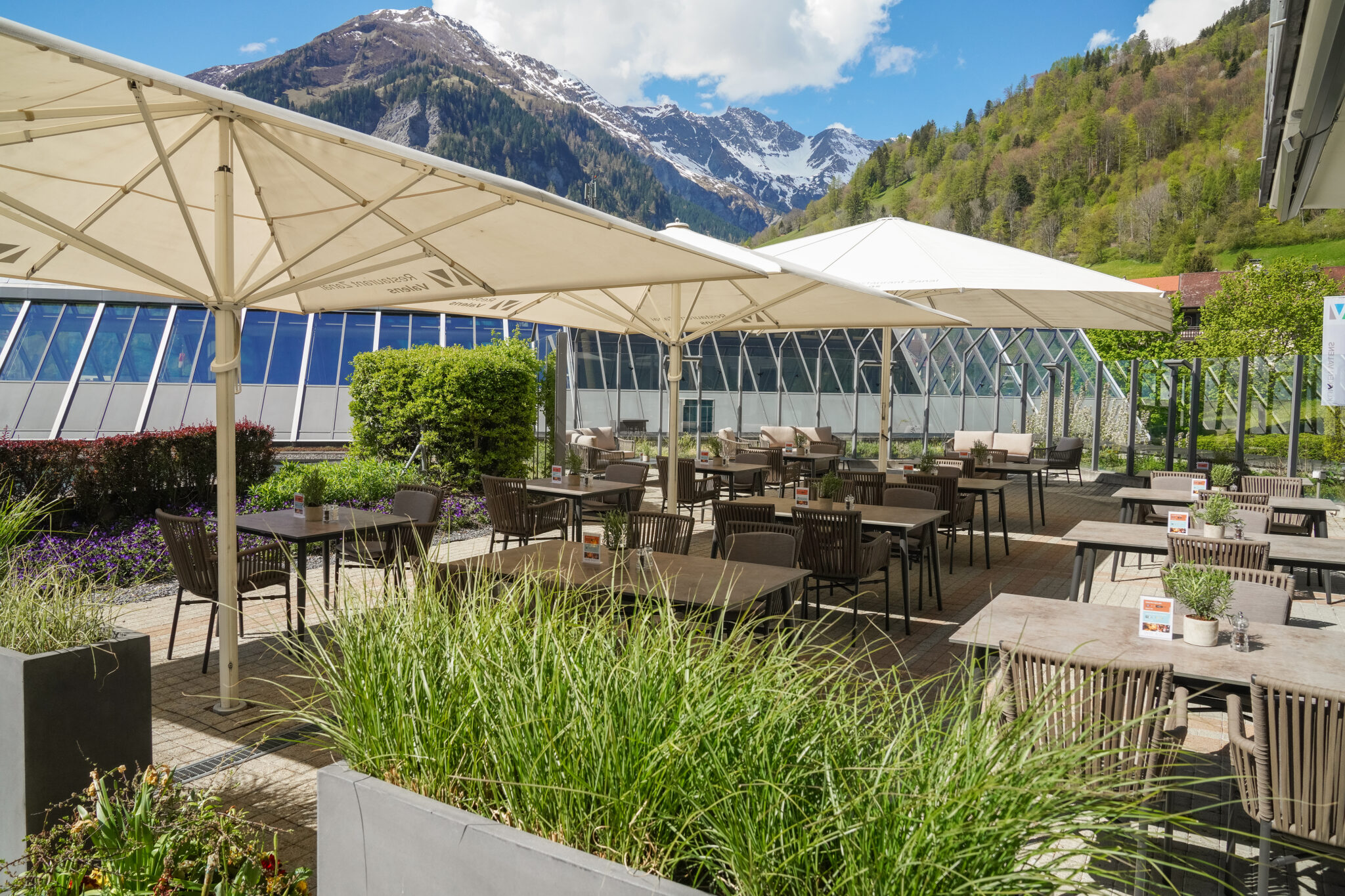 Unsere Terrasse ist wieder geöffnet – der Frühling im Zanai beginnt!